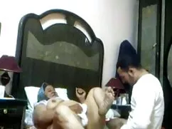 火辣性感年轻的预女孩的女人。 业余的痛苦以下的乳房